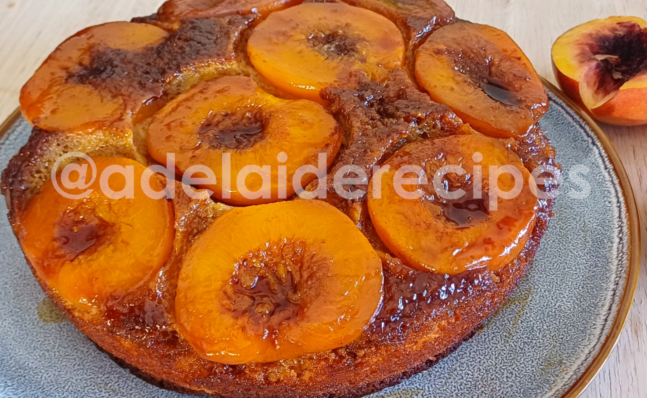 Bolo de Pêssego Caramelizado | Receita Fácil e Deliciosa