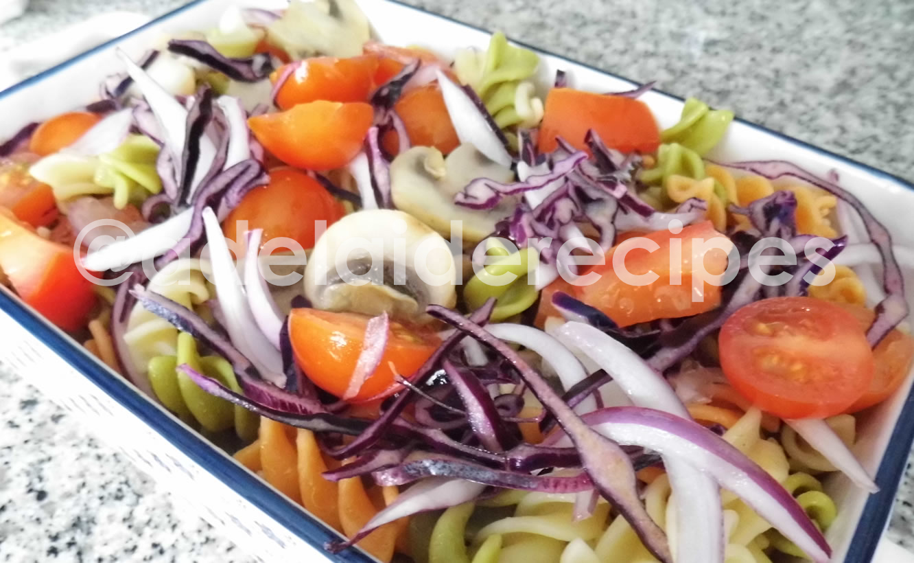 Salada de Fusilli Tricolor com Cogumelos
