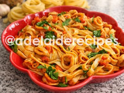 Lulas Guisadas com Massa Tagliatelle | Receita Fácil e Deliciosa 30 Minutos!